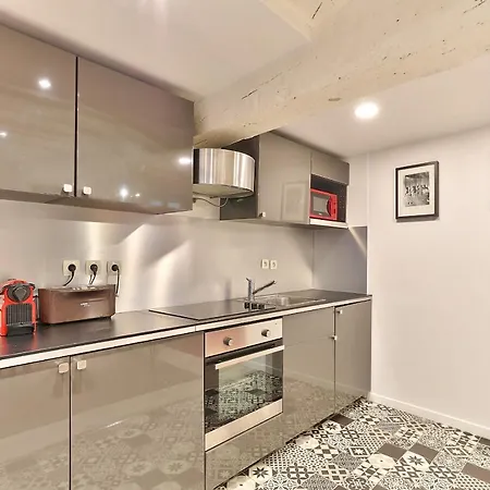 100 - Luxury 2 Bedroom - Beaubourg Marais Apartment